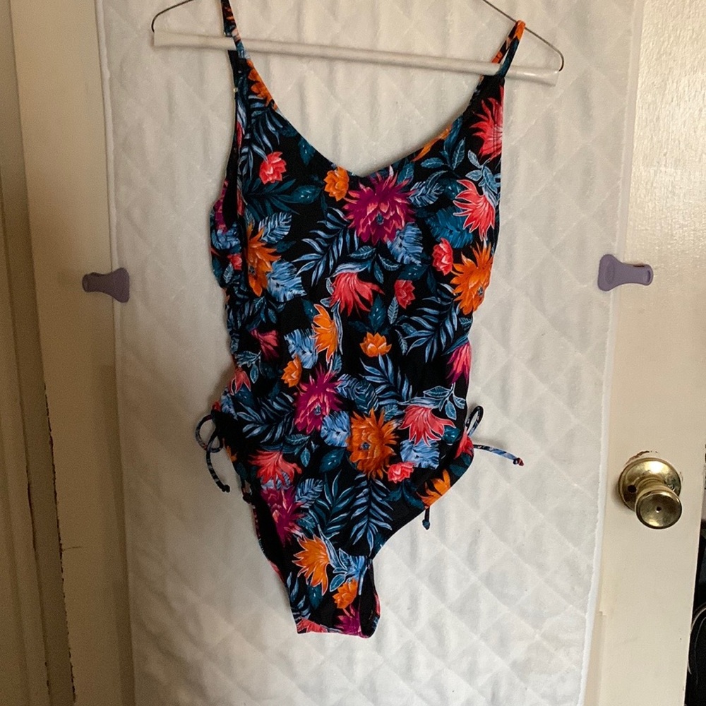 Woman’s Brand New Never Worn Bathing Suit 8-10